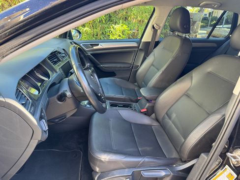 Used 2016 Volkswagen e-Golf SEL Premium image 8