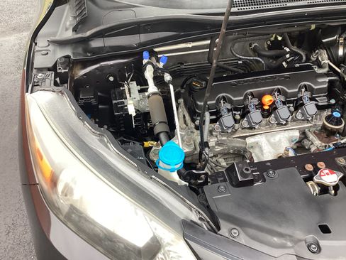 Used 2017 Honda HR-V EX image 10