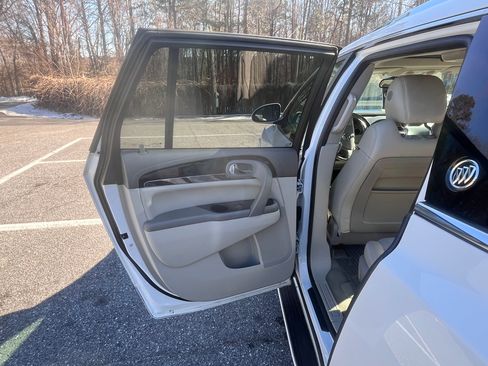 Used 2016 Buick Enclave Premium w/ Experience Buick Package image 8