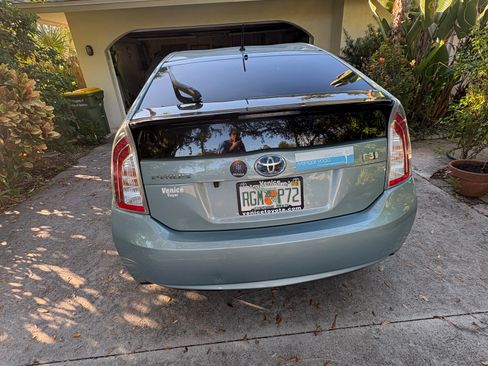 Used 2014 Toyota Prius Five image 10