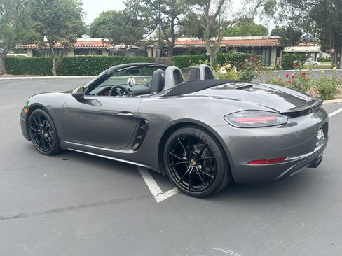 Used 2018 Porsche 718 Boxster image 4