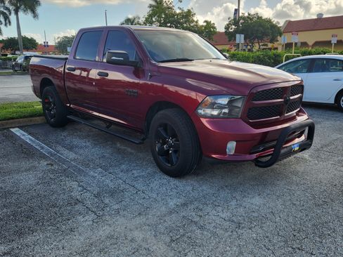 Used 2017 RAM 1500 Express w/ Express Value Package RWD image 4