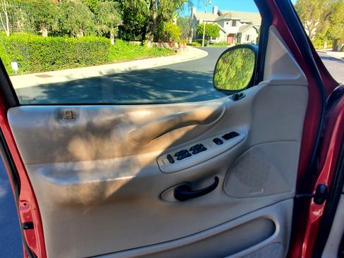 Used 2001 Ford Expedition Eddie Bauer image 10