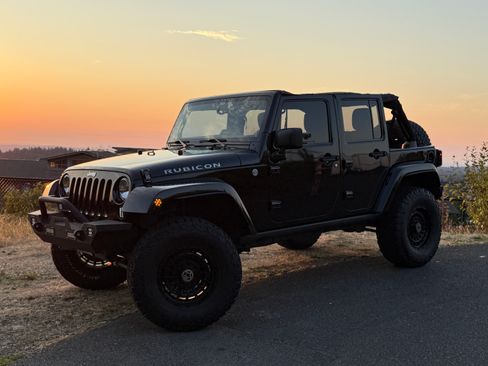 Used 2014 Jeep Wrangler Unlimited Rubicon w/ Connectivity Group image 2