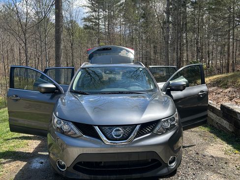 Used 2018 Nissan Rogue Sport SL w/ SL Premium Package image 21