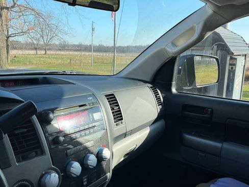 Used 2013 Toyota Tundra 4x4 Double Cab image 12