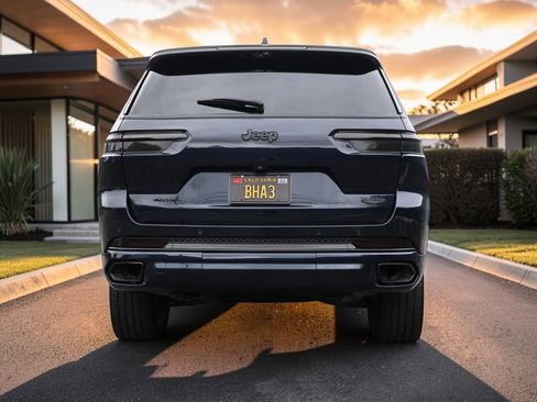 Used 2023 Jeep Grand Cherokee L Summit AWD/4WD image 13