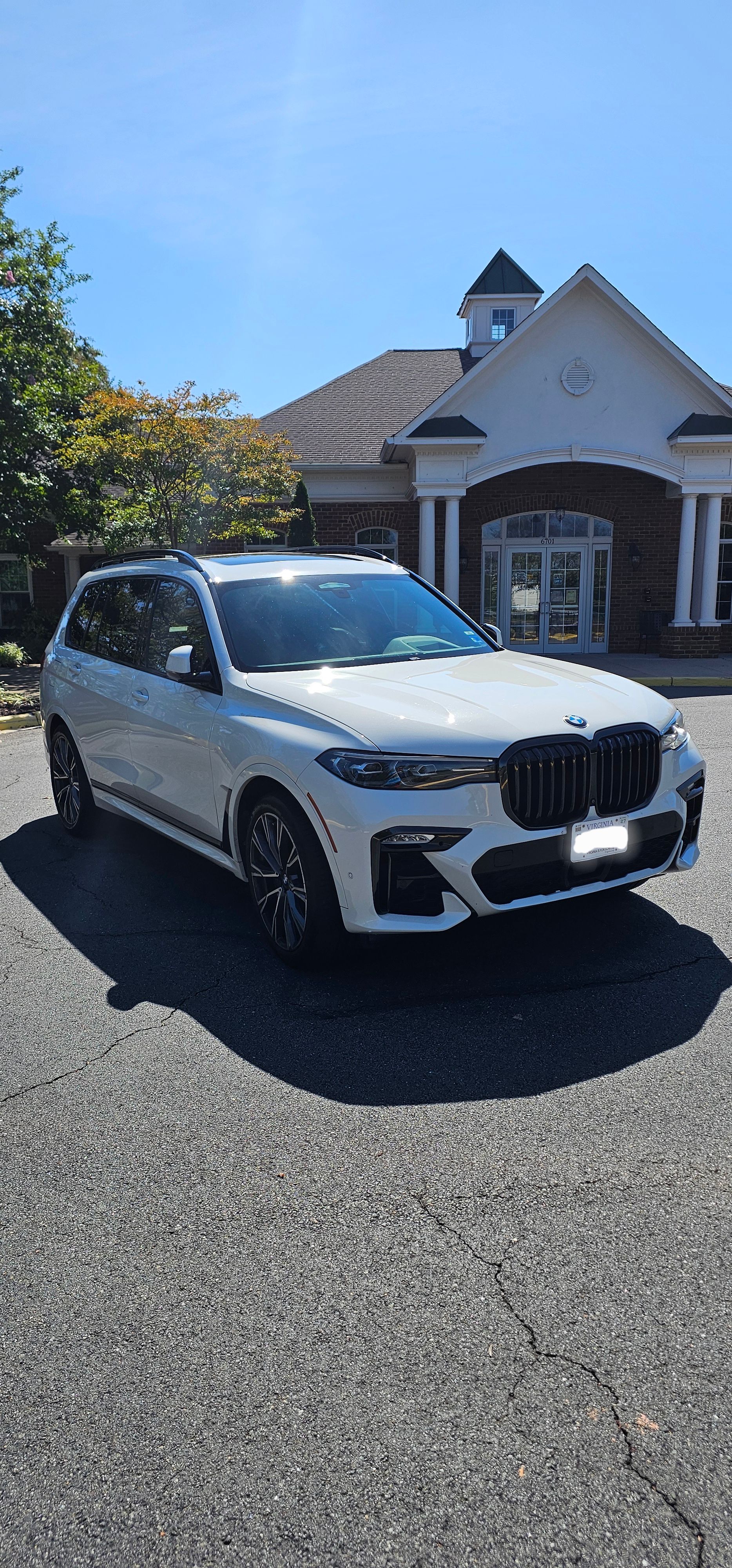 Used 2020 BMW X7 xDrive40i w/ M Sport Package AWD/4WD image 2
