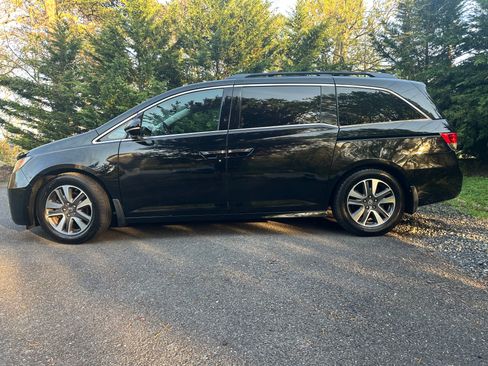 Used 2015 Honda Odyssey Touring Elite image 5