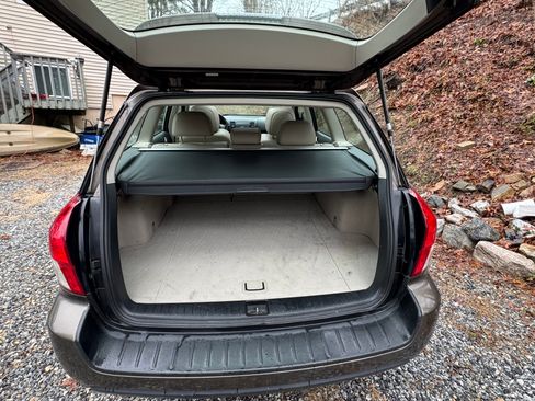 Used 2008 Subaru Outback 2.5i Limited L.L. Bean image 10