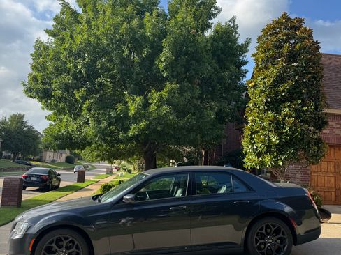 Used 2019 Chrysler 300 S image 2