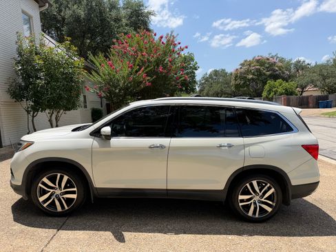 Used 2017 Honda Pilot Touring image 4