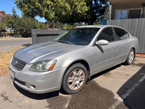 Used 2005 Nissan Altima 2.5 S w/ (S02) Side Airbags Pkg FWD image 4