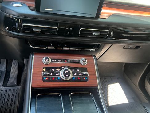 Used 2021 Lincoln Aviator Reserve w/ Equipment Group 210A AWD/4WD image 6