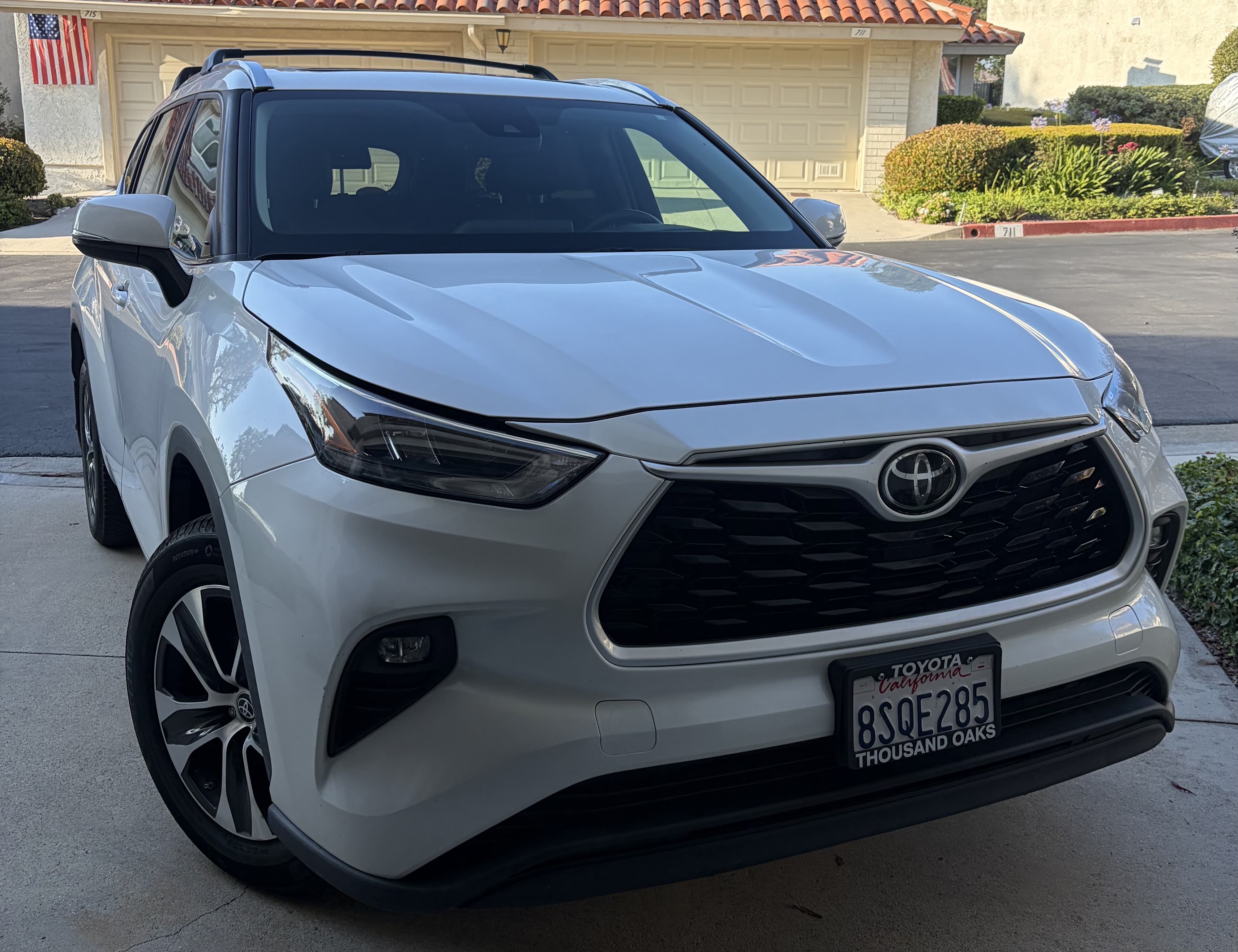 Used 2020 Toyota Highlander XLE AWD/4WD image 11
