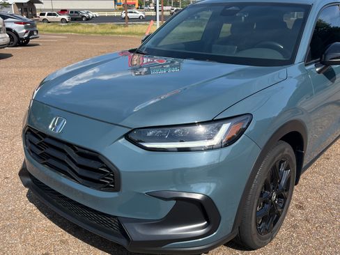Used 2025 Honda HR-V Sport image 13