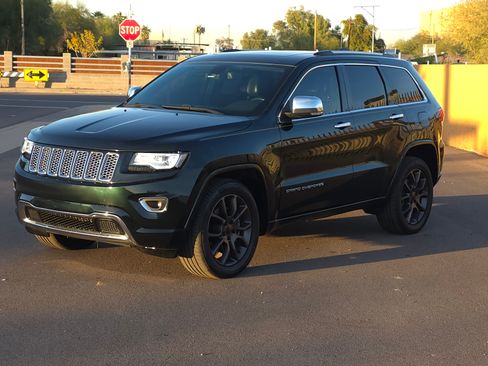Used 2014 Jeep Grand Cherokee Limited w/ Luxury Group II image 2