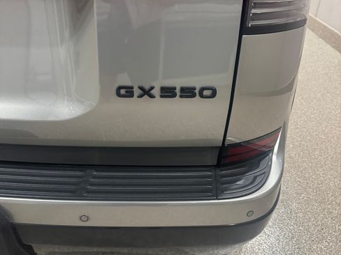 Used 2025 Lexus GX 550 w/ Accessory Package (2T) AWD/4WD image 15