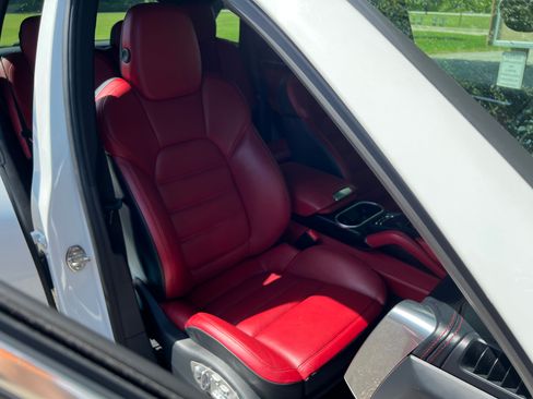 Used 2015 Porsche Cayenne Diesel image 14