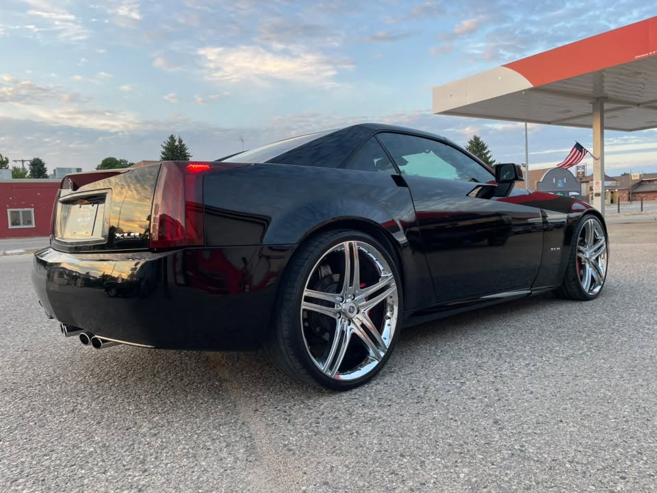 Used 2004 Cadillac XLR RWD image 8