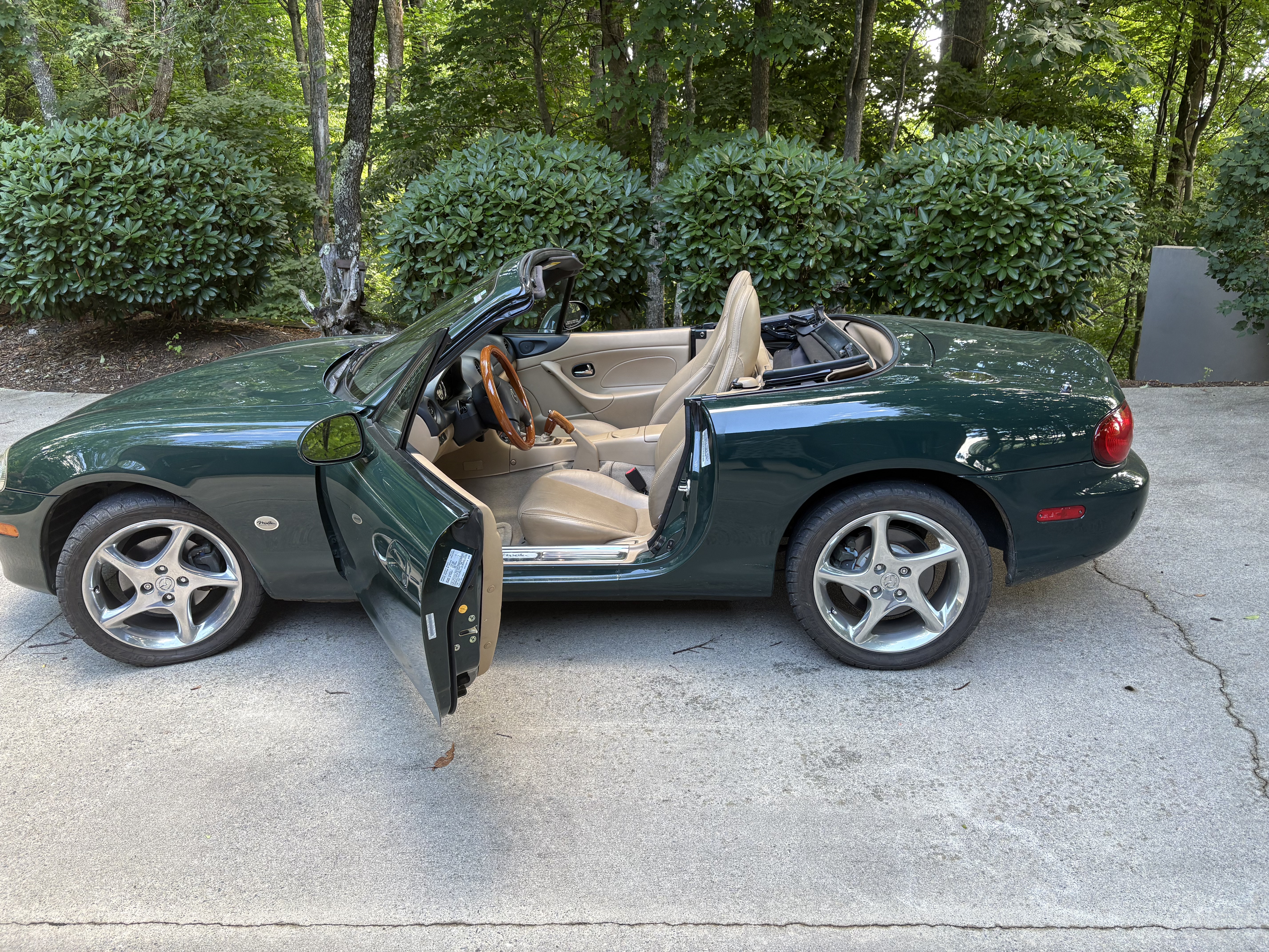 Used 2001 MAZDA MX-5 Miata RWD image 2