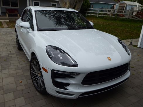 Used 2017 Porsche Macan Turbo image 10