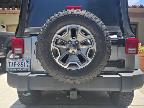 Used 2013 Jeep Wrangler Unlimited Rubicon w/ Connectivity Group AWD/4WD image 6