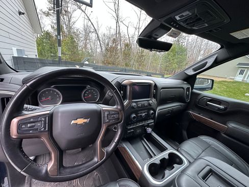 Used 2020 Chevrolet Silverado 1500 High Country w/ Technology Package image 12