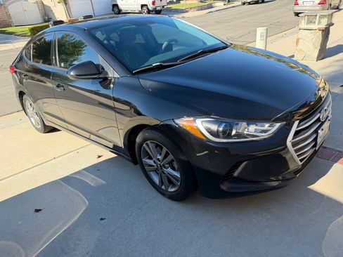 Used 2017 Hyundai Elantra SE image 2