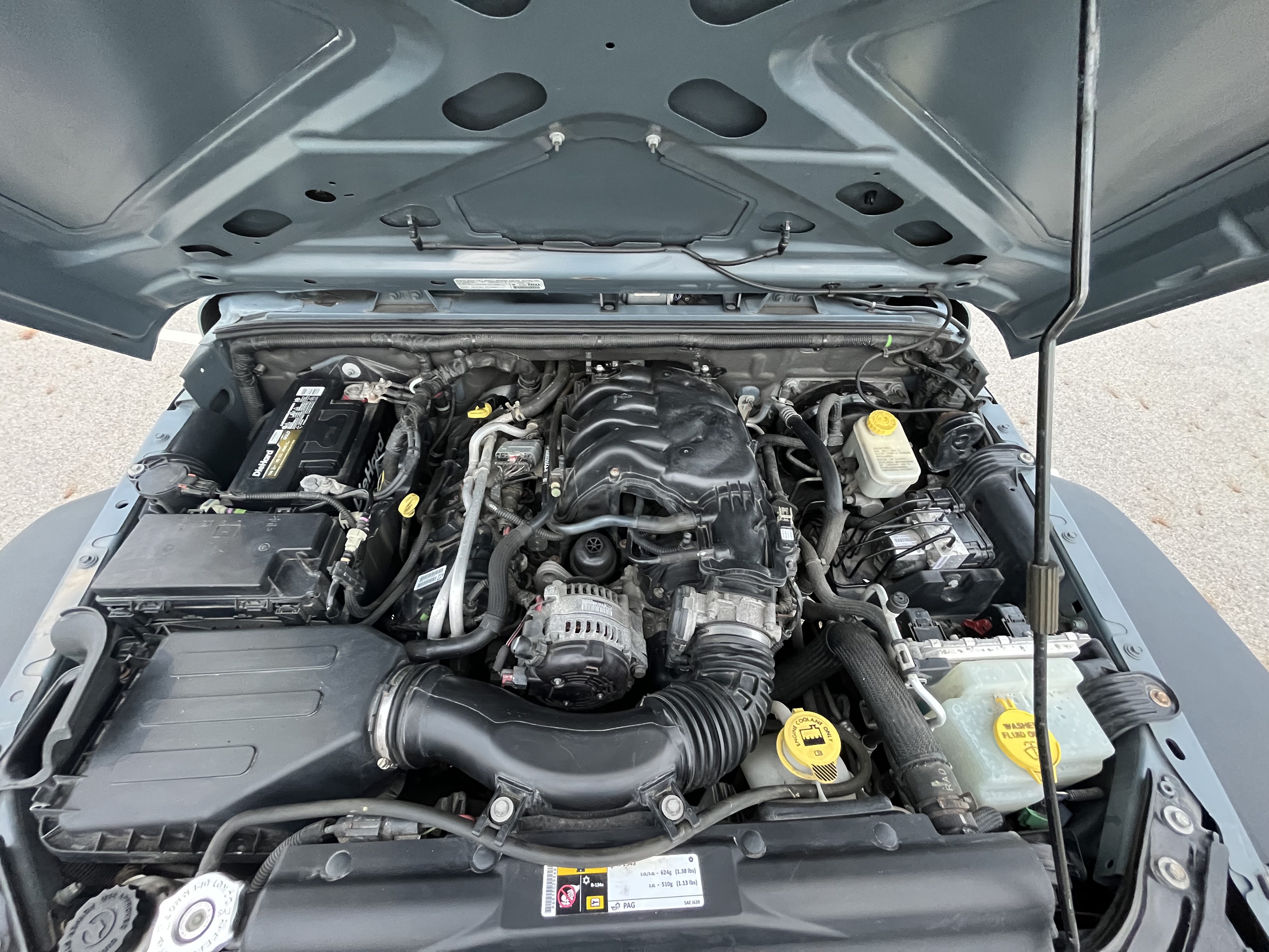 Used 2014 Jeep Wrangler Sport w/ Connectivity Group AWD/4WD image 30