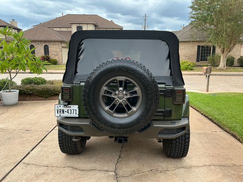Used 2016 Jeep Wrangler Unlimited Sahara AWD/4WD image 5