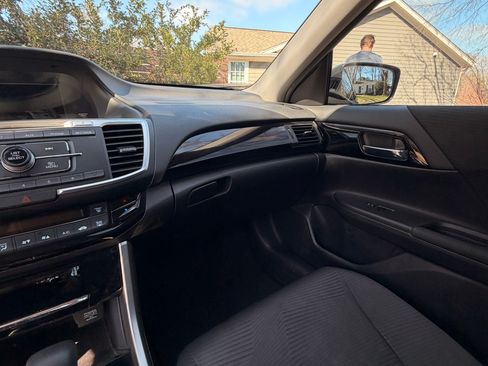 Used 2016 Honda Accord LX image 23