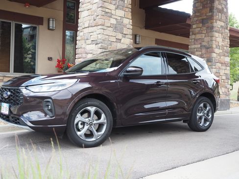Used 2023 Ford Escape ST-Line Select w/ Class II Trailer Tow Package AWD/4WD image 14