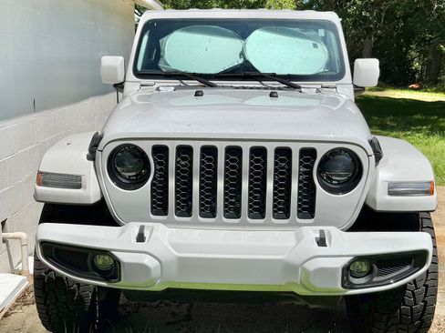 Used 2023 Jeep Gladiator Overland AWD/4WD image 4