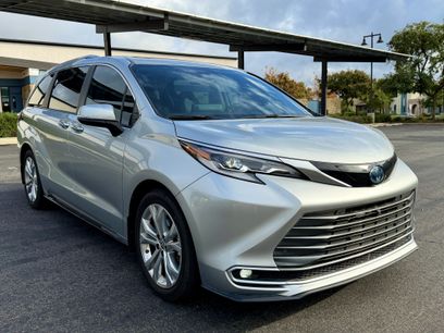Used 2023 Toyota Sienna Platinum