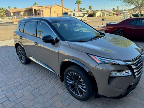 Used 2024 Nissan Rogue Platinum FWD image 4