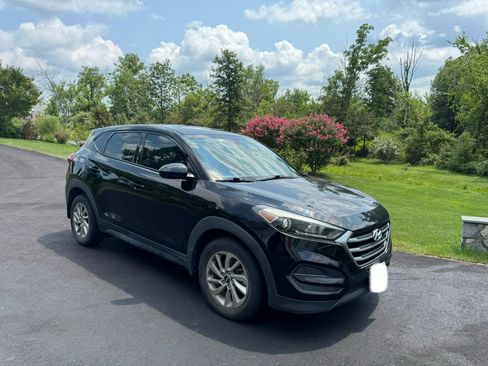Used 2017 Hyundai Tucson SE w/ Cargo Package FWD image 2