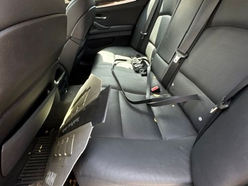 Used 2011 BMW 550i xDrive Sedan AWD/4WD image 9