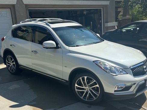 Used 2017 INFINITI QX50 2WD w/ Deluxe Touring Package image 10