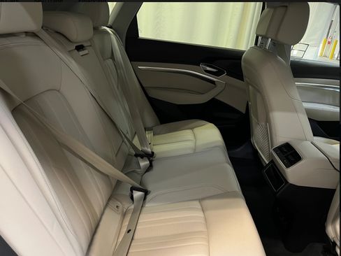 Used 2022 Audi e-tron Premium image 11