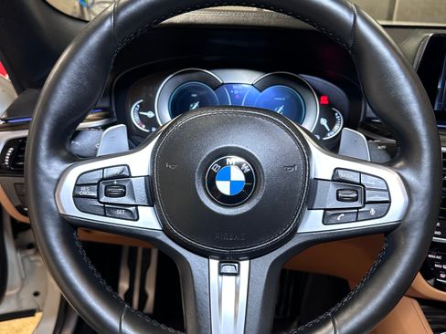 Used 2019 BMW 530e xDrive w/ M Sport Package image 16