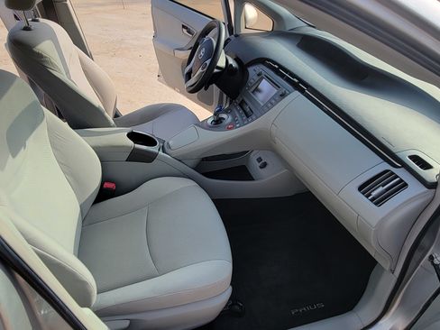 Used 2013 Toyota Prius Two image 18