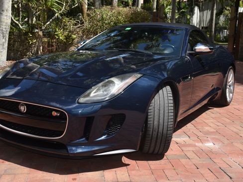 Used 2014 Jaguar F-TYPE S image 4
