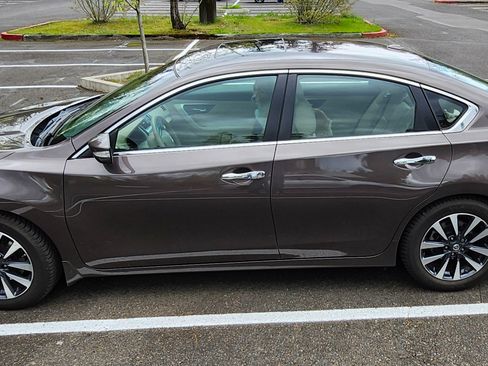 Used 2016 Nissan Altima 2.5 SL w/ 2.5 Technology w/LED Package image 8