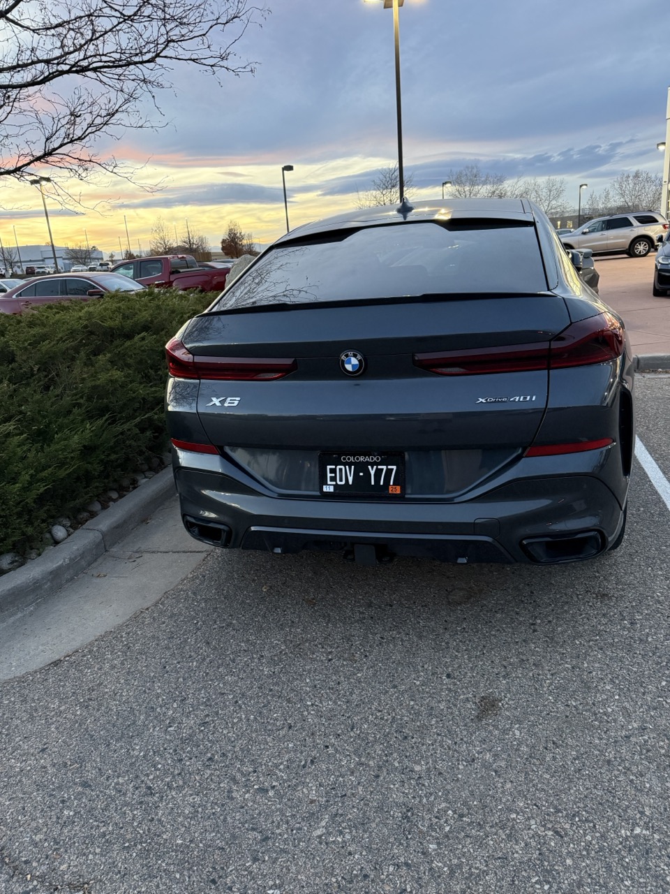 Used 2022 BMW X6 xDrive40i w/ Executive Package AWD/4WD image 2