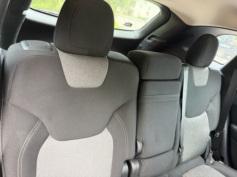 Used 2014 Jeep Cherokee Sport FWD image 21