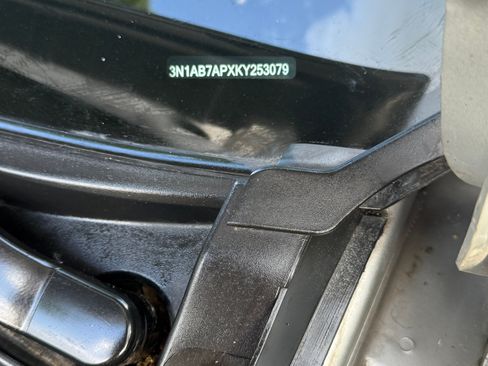 Used 2019 Nissan Sentra S FWD image 13