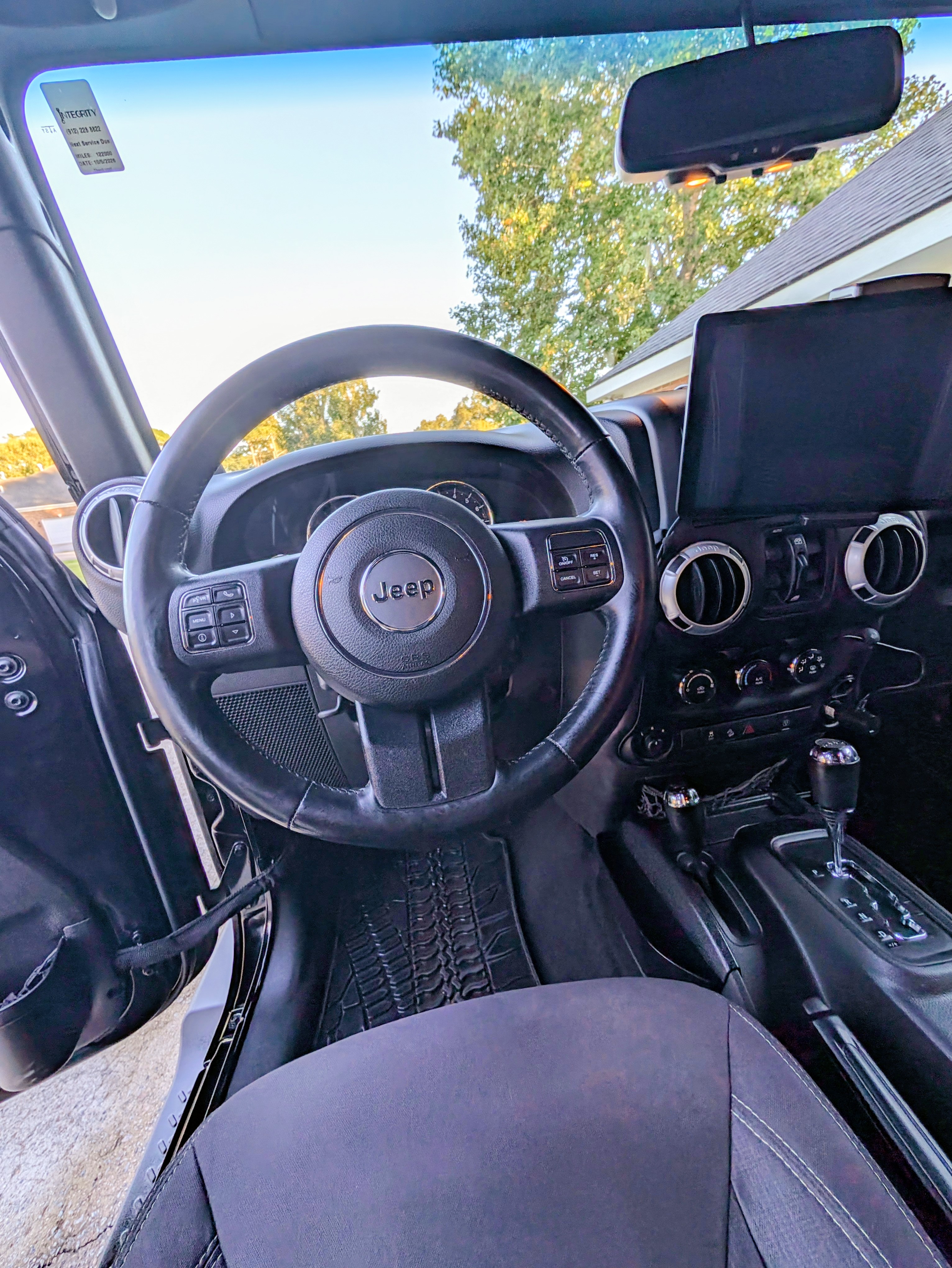 Used 2013 Jeep Wrangler Unlimited Sahara w/ Connectivity Group AWD/4WD image 8