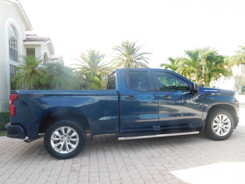 Used 2021 Chevrolet Silverado 1500 Custom image 3