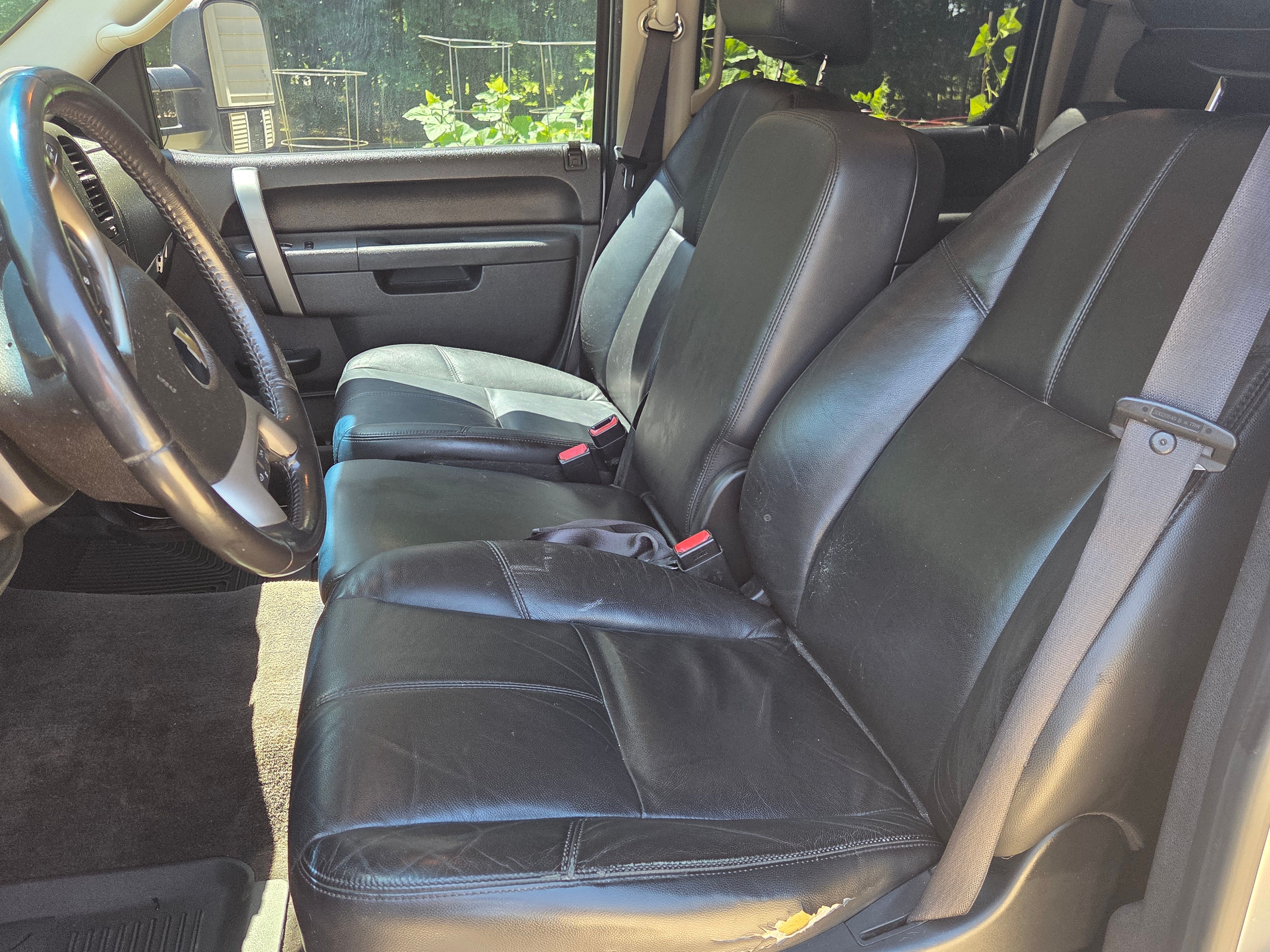 Used 2010 Chevrolet Silverado 2500 LT w/ Interior Plus Package AWD/4WD image 12